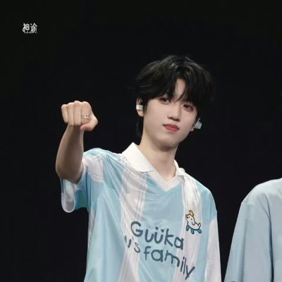 TOP登陆少年团 - 张极🧡,左航💙。 TFING - 黄朔🩷。 TF家族四代 - 张桂源💛,陈思罕🩵 。