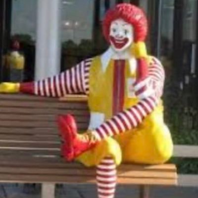 worldclownn's profile picture. Don’t take me 2 serious🤡, 4low me & let us mad 2geda🤣. IFB asap. football and music lover. afrobeat to the 🌎.#Team @burnaboy 🦍 @wizkidayo @davido @olamide.