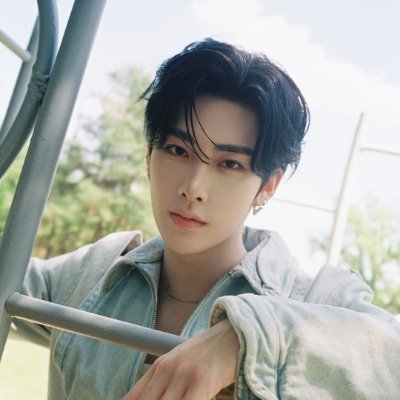 Ricky, Rui, Nine, Steven, Junhyeon, Jay, Jongwoo, Wumuti, Keita, LE'V, Kamden, Onlee, Hyunmin, Yuseop, Yeojun, Jingxiang, Woongki, Bain, Doy, Han