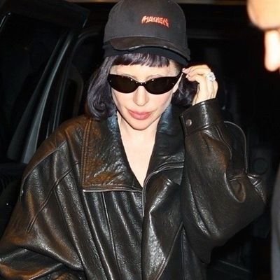 ladyinredpoems's profile picture. monstrinha desde 2009 e defensora do chromatica