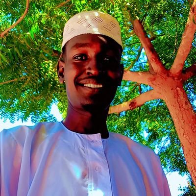 نحن نقف على قلوبنا فلا تصدق ثبات الأقدام
*فإن القلب إن سقط تيتمـت باقي الأعضاء