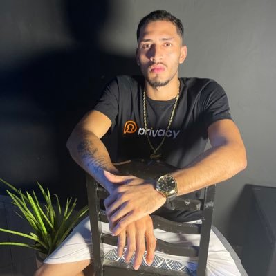 Dotado, sedento por um passivo rabudo. sou conhecido também de Morango do Amor 🍓 Vem de DM se tiver coragem. Conteúdo http:https://t.co/TgFTXBL2Hq