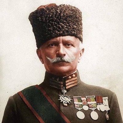 “Tohum saç, bitmezse toprak utansın!Hedefe varmayan mızrak utansın!
Hey gidi Küheylan, koşmana bak sen!
Çatlarsan, doğuran kısrak utansın!”