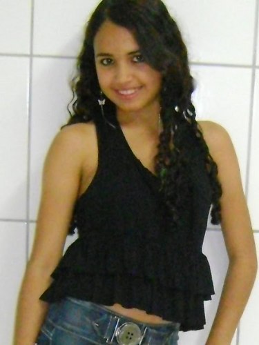 Me segue que te sigo de volta!Sou aquela que vive em busca da felicidade!,amiga, falsidade naum e meu dilema!sou assim!pra ser feliz sou capaz de fazer tudo!bjs