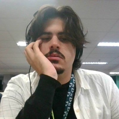 pentacampeão de clash, dev em desenvolvimento e ex professor.