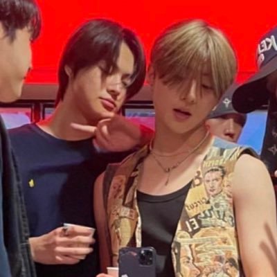 So come closer, come closer, come closer to me ✩ ₊˚ @leospetal LEOWON DEBUT 🐰🐈⬛. ‧₊˚🖇️✩ ₊˚🎧⊹♡ ‧₊. ˚✧