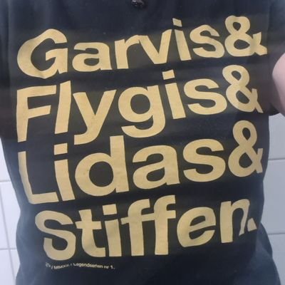 Hård och besynnerlig. Född i 021 hjärtat i 08. Enbart lokalpatriot i hockey 💛🖤 Sitter med gubbarna på rad 17. Älskar och saknar #79 och #25 😭
