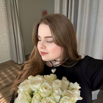 julelty's profile picture. романтизую викладання в універі, читання книг і життя з морськими свинками 🎀
