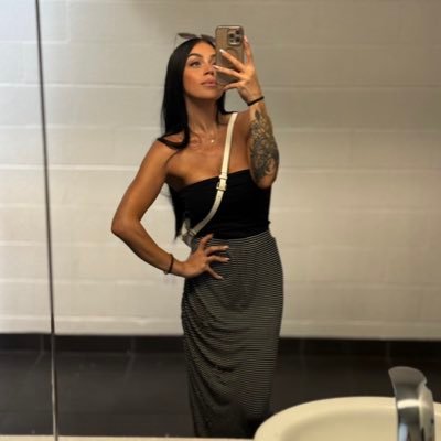 aliciarowanart's profile picture. 