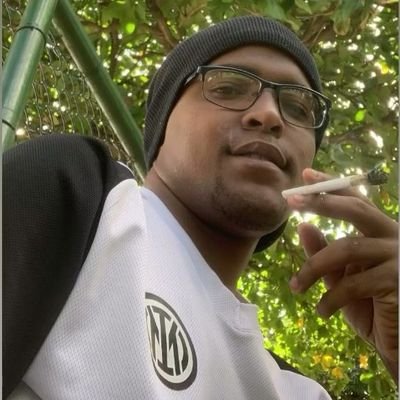 Nós vive e deixa viver, oq veio pra abalar só fortaleceu, não rendo nem dependo, muito menos me rendo..🧠💭