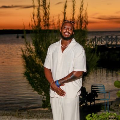 Black mental health matters // he/they // #RIPBlu📡 // #LLVell // #FlyHighUzi / 🇯🇲 ig: fw.flacko
