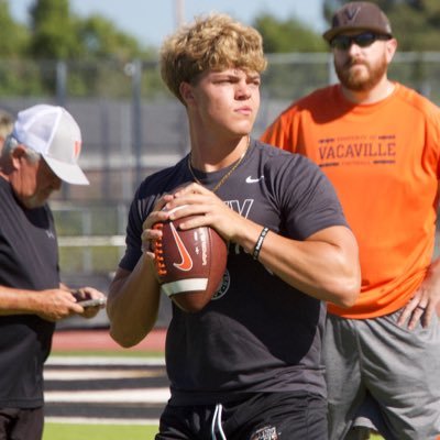 Vacaville HS ‘26 | 6’2 200 lbs | QB | 4.09 GPA | 🏈,🏀, T&F 🥇 | 📱 : 707-474-1001 | 📧: brendanchristopher0723@gmail.com