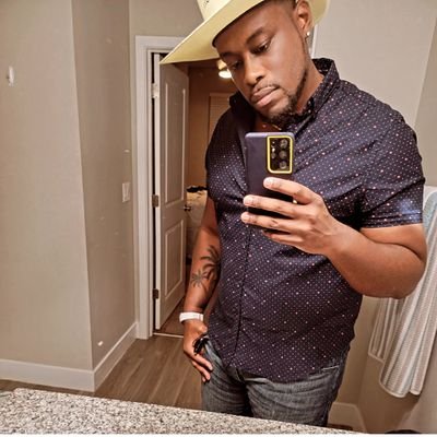 SWFL here, thank God for hot daddies, boots, suits,trucks, jockstraps, thongs and socks. 🥵😍🔥. Starting to warm up to this app! Say hi 👋.