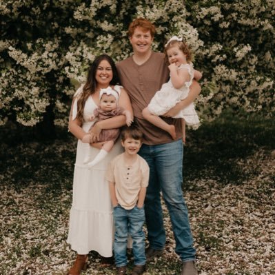 Happily Married to my Farmer • Mommy to 3 • Midwest is Best • I have the body shape of Aphrodite
