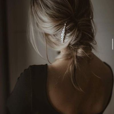 🌬✨️
Tous les arts sont comme des miroirs où l'homme connaît et reconnaît quelque chose de lui-même qu'il ignorait.
(Emile A. Chartier)