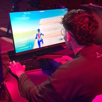 rayzfn7's profile picture. 19 / 🇩🇪 / 2x FNCS Semi Finalist / @laenum_ @kyroxvfx @atixiwnl