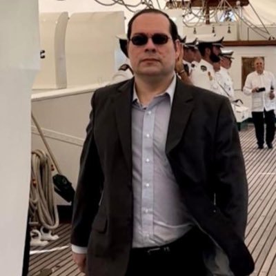 Español (Gallego) 🇪🇸 / Costarricense 🇨🇷. Sociólogo. Docente e investigador. Ph.D .y M.·. M.·.(👁️)