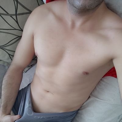 İzmirden bekar erkeğim deneyim var çiftlerle saygı gizlilik ön pilanda görüşmek isteyen evli çift ve tek bayanlar dm kadar yakınım size