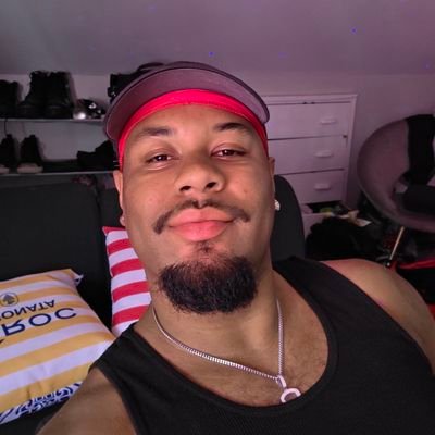 music artist | digital creator Featured on blogs such as the Gaye Magazine, BlackPeoplePets, TSR