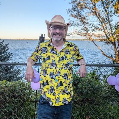 Nerd@heart. Proud son of US Army vet. Believe in equality for all. Work in veterinary industry. Podcaster with @ClosingCrawl. Funny-adjacent. 🚫 DMs #BlueCrew