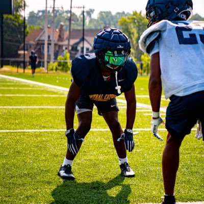 Pittsburgh Central Catholic ~ C/O ~ 2028 ~3.5~Gpa ~ 5’9 170lbs ~ CB/WR ~Head Coach @CoachLehmeier manoahwright21@gmail.com