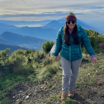 Atrevida, decidida, crítica y dramática, taciturna, pero muy divertida.
Comunicadora - Libros y 🐶🐶🐶
Viajando y siempre despeinada. I❤️☕️