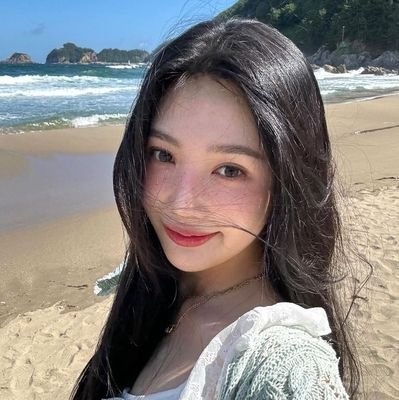 ✧・゚: ✧・゚: velvet dove in dawn’s hush
𓂃 ❦ moonpetal breath in silver hush 🌙
୨୧ ⋆𓈒 blushwaltz & crystal lull 🩰
♡ ִֶָ muse bathed in lullight glow 🕯