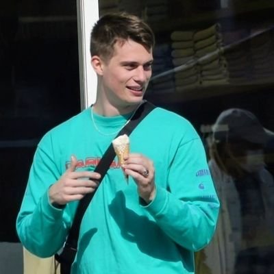 Nicholas Galitzine
🎬 Actor | 🎶 Musician
Born Sept 29, 1994 🇬🇧 | Greek roots 🇬🇷
Breakout: The Beat Beneath My Feet (2
---
Nicholas Galitzine
🎬 Actor |
