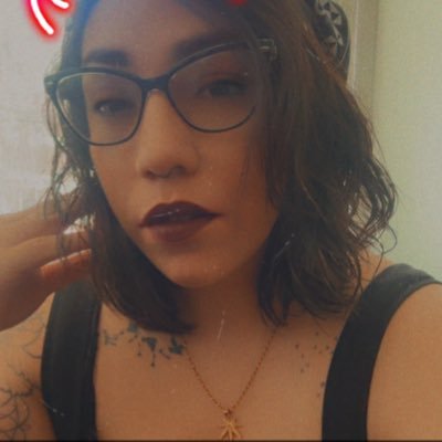 tweets or whatever 💖💜💙♐️🤷🏻♀️ ask me about the book I'm writing 😌