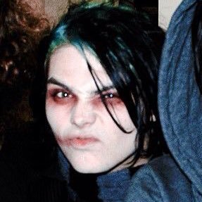 🖤 16! he/she. proship DNI. saw lsd 4/8, mcr 8/2, ag 8/24!!! mcr 9/13, thursday 12/10!!! Oomfs only priv : @r4zr2ther0sary m/w : @vxxampiricismz #mcrtwt 🖤