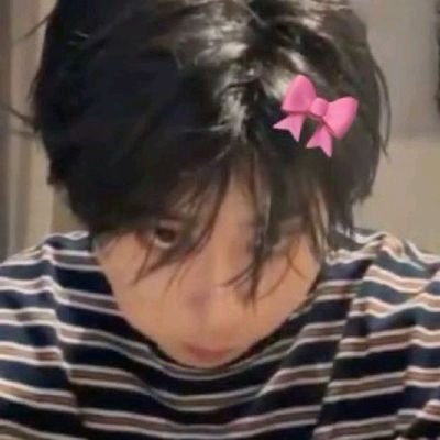 lendo enemies to lovers dos minsung com o binnie - ela/dele 👾 mami do Ambrósio