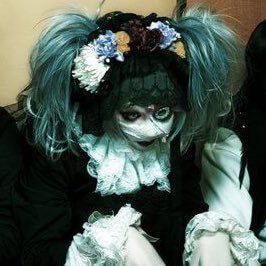 ⟡ • | v系 enthusiast || 毒針♡ || i love okiku♡ | • ⟡