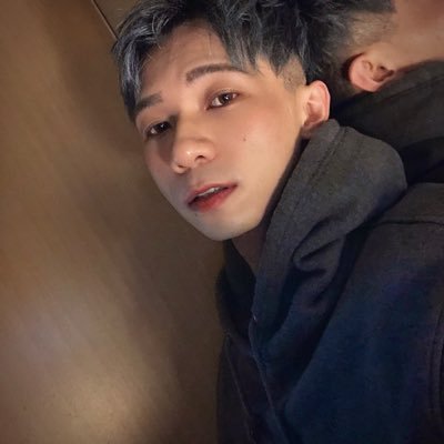 🈲內含18+內容,未成年請離開,立刻馬上關掉🚫暫時沒開私訊。可以密我IG : tony84590☺️給你們看看我兩副不同的面孔😈