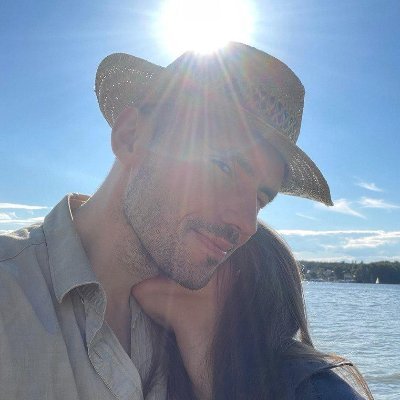 SignerYves's profile picture. sand, light, brains & galaxies