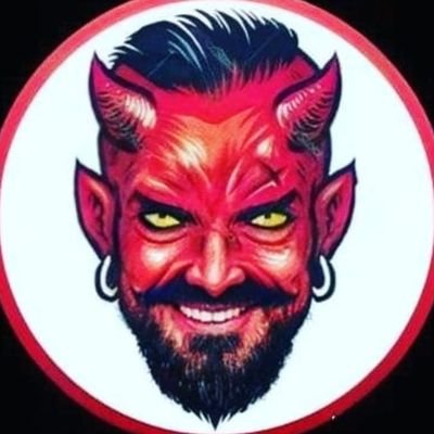 സ്വന്തം പേരിലും തനിക്കിണങ്ങുന്ന പേരുണ്ടാക്കിയും കഴിവുകളെ പുറത്തെടുക്കുന്ന ഒരു
പറ്റം മുഖംമൂടിക്കാരുടെ ലോകത്ത്
നിന്നൊരാൾ ☭
2008〰️2025 📝