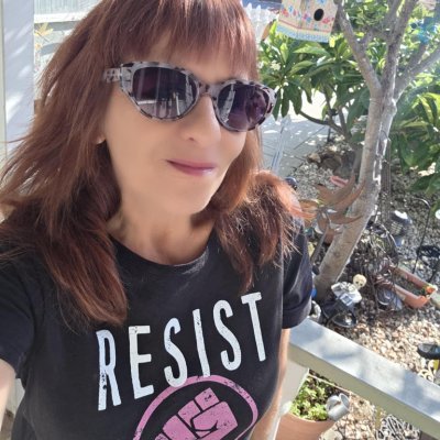 Radio Personality/Station Owner https://t.co/F8hPFDMVXR
Journalist https://t.co/yh6HuVaRhm
Human Rights Activist
LGBT+ Ally
Immigration is a scam
Support your indie scene