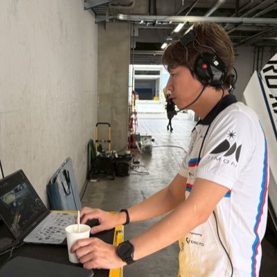 個人的なアカウントは @Hiro_RDS2024 に移行し、知り合いのみ承認しています。 良く勘違いされますがシム屋でもないしレーサーでもありません。 ただの一般人で職業はシステムインテグレーターです。でもなぜかまあまあな頻度でサーキットにいます。