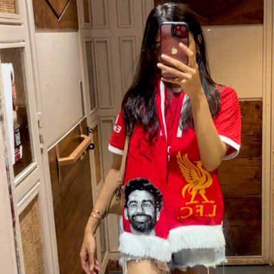I tweet. I delete. I repeat. My tweets are very random (mostly football)
