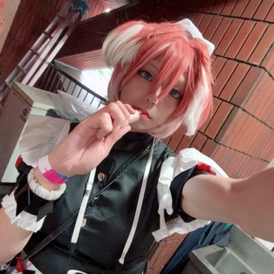 ブースを飛び出て踊る年齢性別行方不明美脚芸人。コスしながらDJしてます。 DJ、スタッフ、お酒配り係や餃子焼く係などのオファーはDMからお願い致します。脚と舌がエロいです #酒屑會 #CROSSOVER1026 #アニクライブ #ひなボール #音ゲー愛 #Dig_Stream #ホロうたDJ #ダビカワ