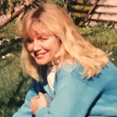 EliseDAubery's profile picture. Author, World Traveller, Polyglot, History Buff, Romantic, Publisher, Poet