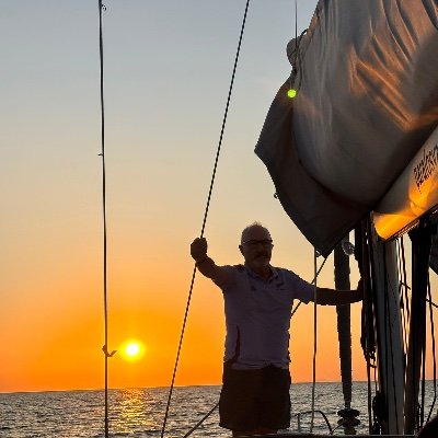 ☘️☘️☘️🇮🇪NO WAR ☮️☮️☮️FOLLOW YOUR DREAMS, NO SURRENDER🌵melt or die . ÀlataK ! rugby&sail and
music adict
