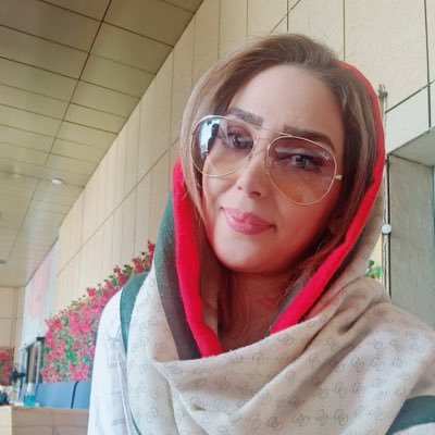 دانش آموخته ی طراحی صنعتی، بسیار مطالعه کننده، علاقمند به نقاشی، اهل نوشتن و هنر،ورزش دوست🎾