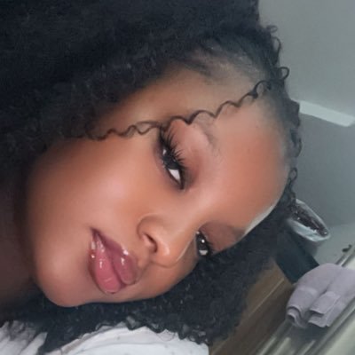 ooreeooluuwaa_'s profile picture. Engineer|| Face Model 💋. Aspiring wicked Yoruba babe
