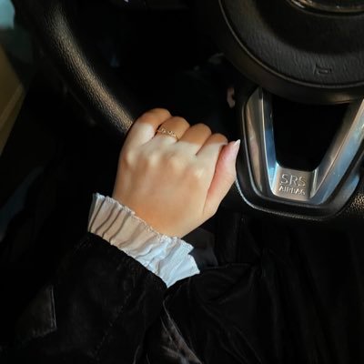 وانا من الناس ياسهلي وياصعبي بحر تشوفه ولا تقدر على عومه .
