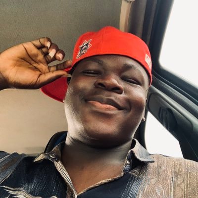 Football Lover ⚽️|| Manchester United ❤️||Graphics Designing || Any music that sounds good to my ears 🎶 || FX Way 🔥 Success is the goal💪🏽 Davido🇧🇪