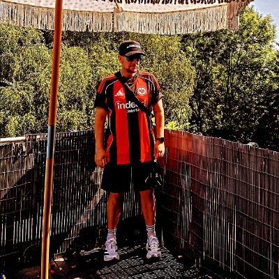 Gude! Ein Hesse in der Ruhrpott-Diaspora. Liebt Eintracht Frankfurt. Steht auch mal auf dem Skateboard und in der Ostkurve des VfL Bochum.