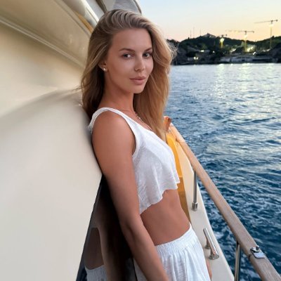 OdetteHepburn1's profile picture. An art student girl from Los Angeles