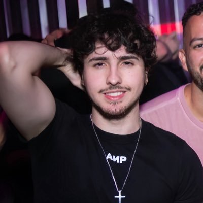 hétero, rockeiro, nerd do pau grosso e cara de cafajeste
