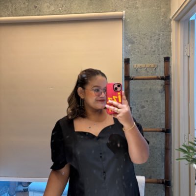 ischuspleiades's profile picture. perempuan gila