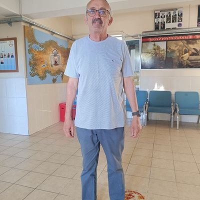 Sınıf Öğretmeni . Kitap kurdu... Doğrunun ve haklının yanında..